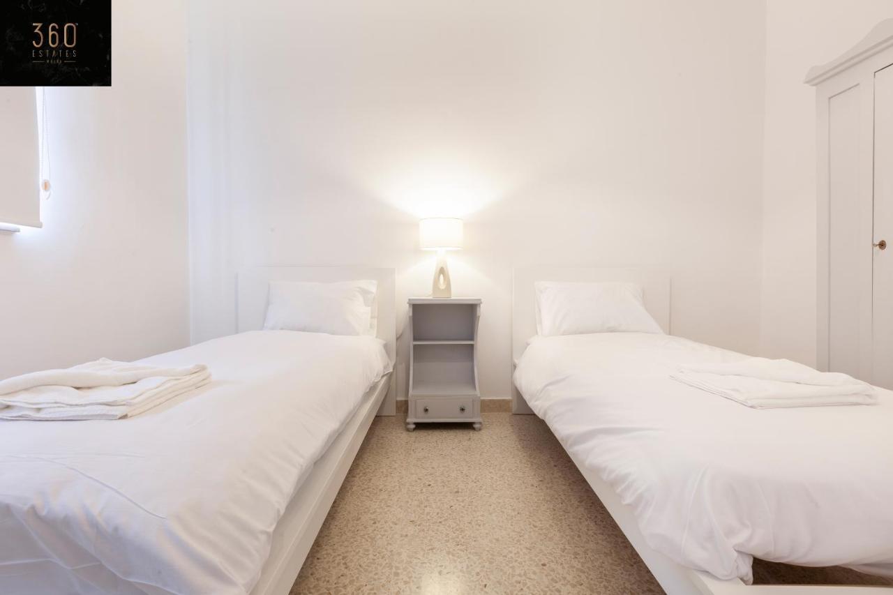 Apartment Breathtaking Seafront 3bd W/ Balcony, Coast By 360 Estates Sliema