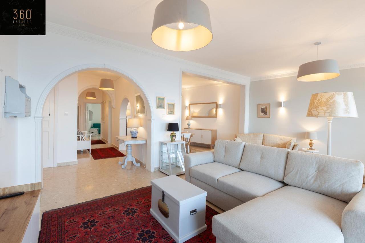 Breathtaking Seafront 3bd W/ Balcony, Coast By 360 Estates