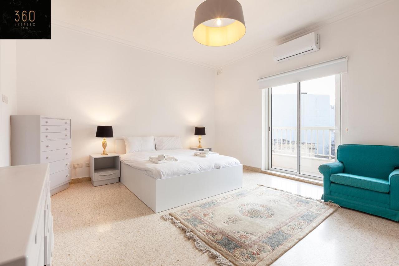 Breathtaking Seafront 3bd W/ Balcony, Coast By 360 Estates Apartment Sliema