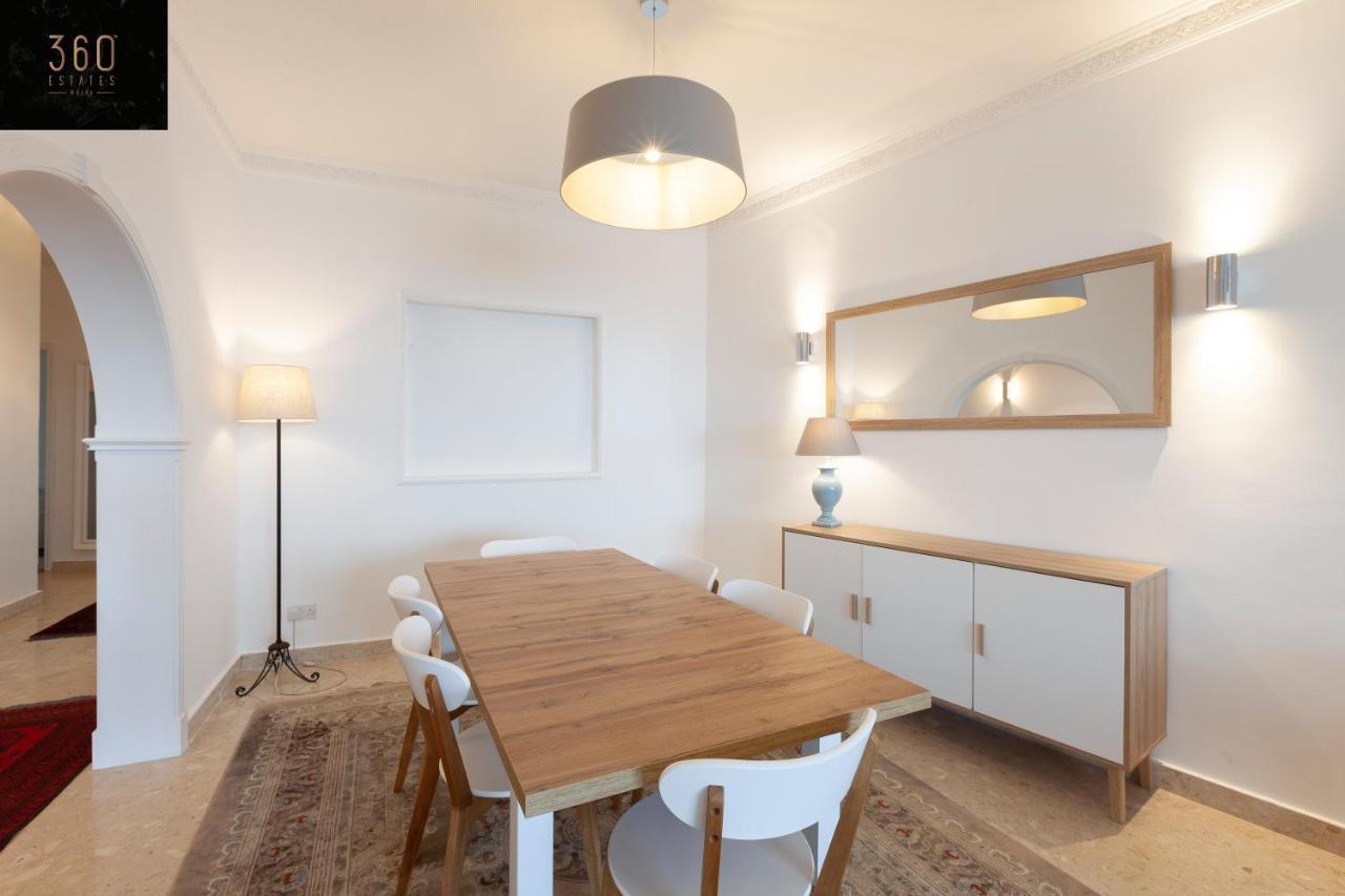 Apartment Breathtaking Seafront 3bd W/ Balcony, Coast By 360 Estates Sliema