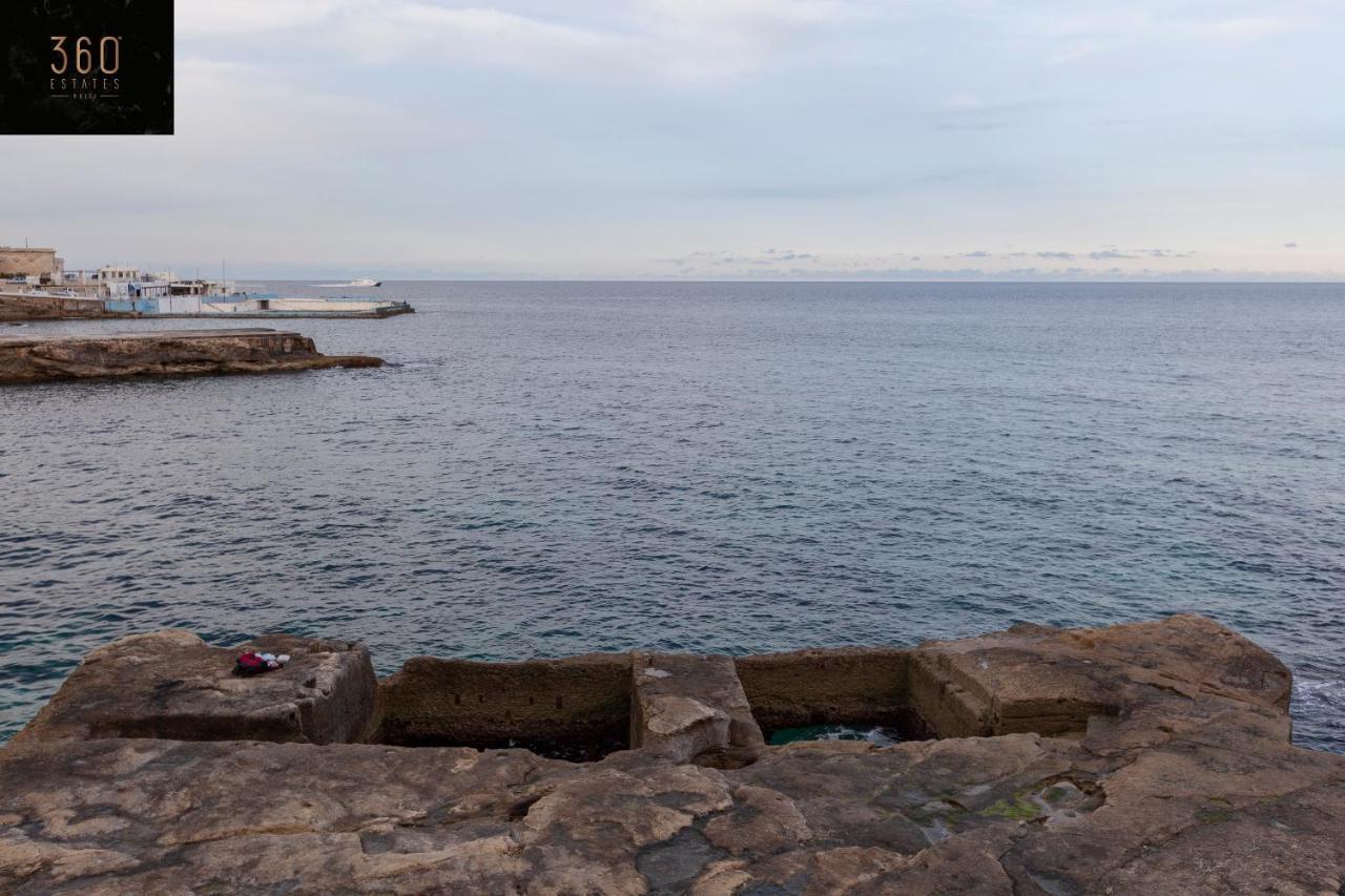 Breathtaking Seafront 3bd W/ Balcony, Coast By 360 Estates Sliema