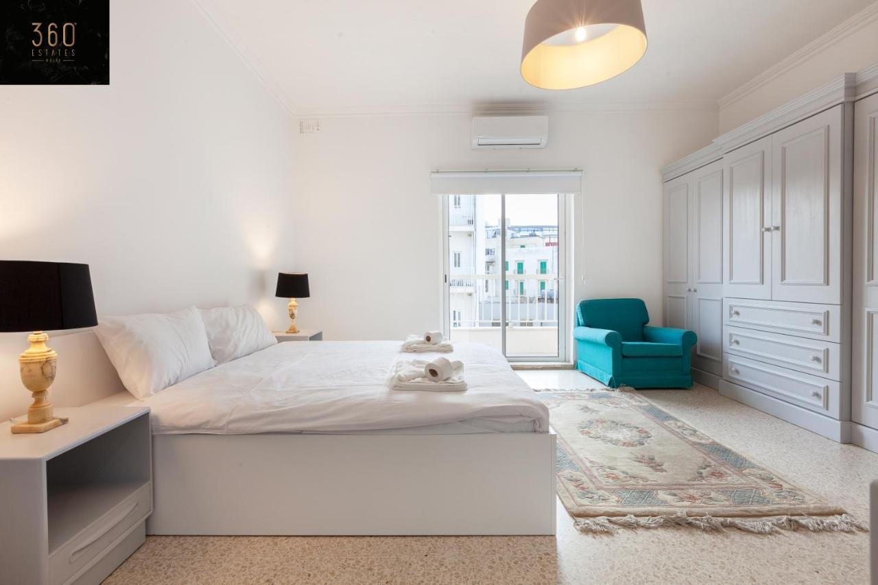 Breathtaking Seafront 3bd W/ Balcony, Coast By 360 Estates Apartment *