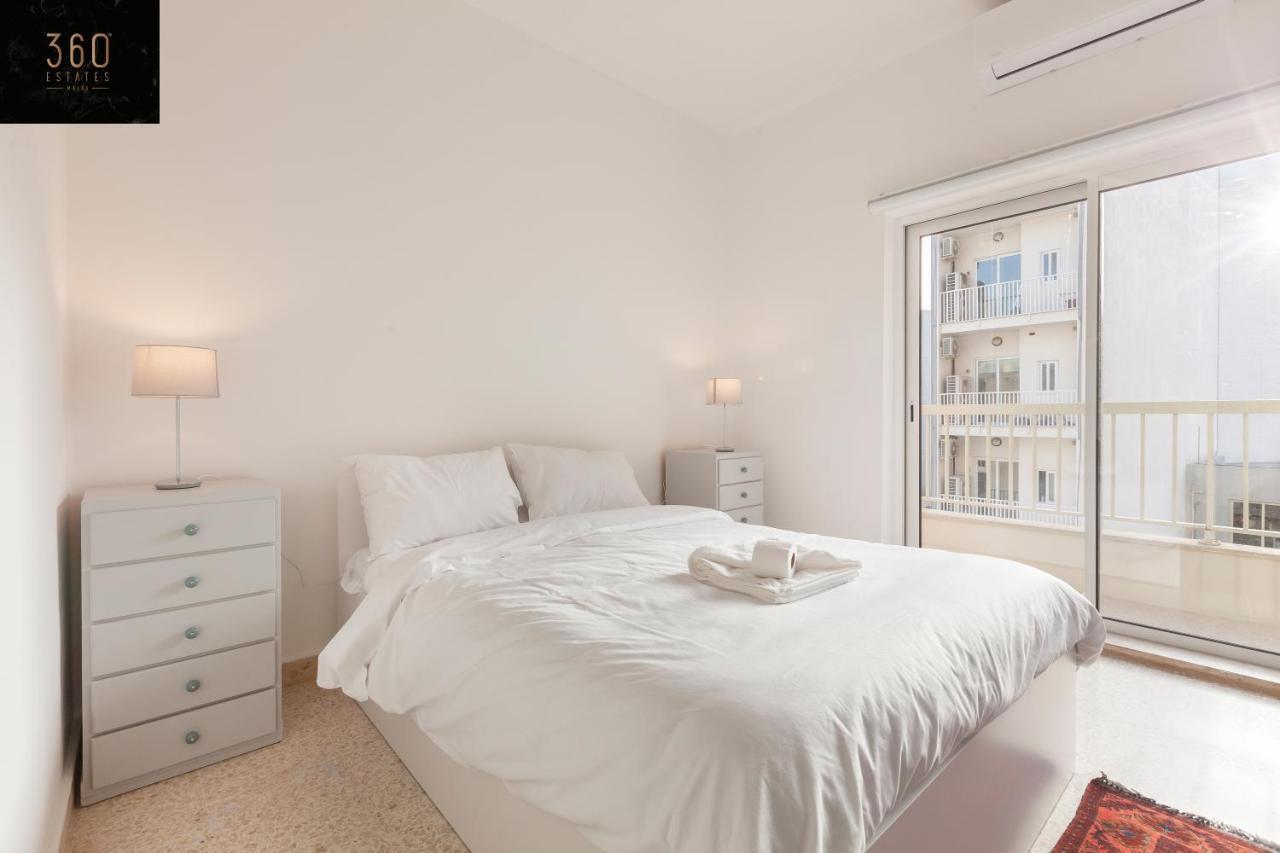 Breathtaking Seafront 3bd W/ Balcony, Coast By 360 Estates Apartment *