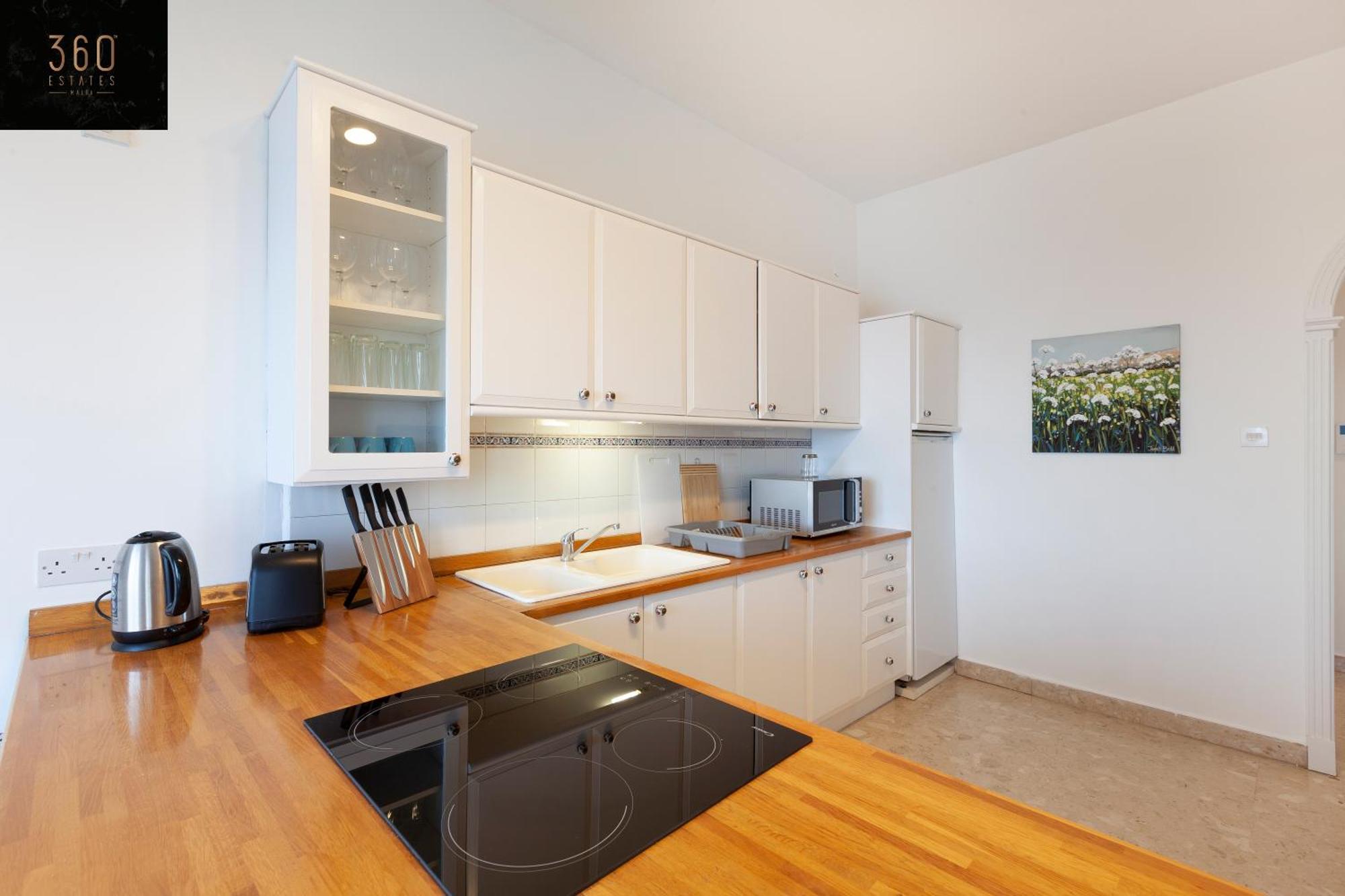 Breathtaking Seafront 3bd W/ Balcony, Coast By 360 Estates Apartment *
